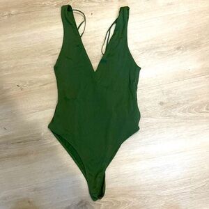 NEW! Zara women’s Bodysuit V neck color Green size S